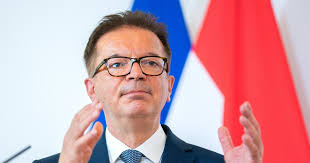 Best laughs for new homeschool moms and dads. Orf Untertitelt Anschober Mit Willkommen Osterreich Kurier At