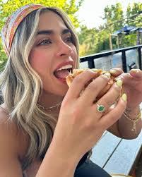 Algunas foticos de la semana pasada 🩷🍔🎶 • • • • #denvercolorado  #contentcreatorcolorado #denverinfluencer #contentcreatorbestie  #microinfluencer #letsgrow #coloradoinfluencer #coloradocontentcreator  #fashion #fashionista #styleinspo #instastyle ...