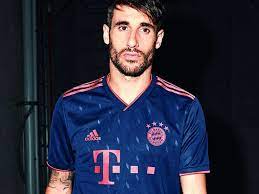 Maybe you would like to learn more about one of these? Fc Bayern Zeigt Neues Champions League Trikot Farbe Macht Fans Sauer Fc Bayern
