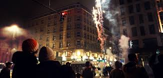 Silvester, wann darf man knallen, böllern, zünden, raketen abschießen und es krachen lassen. Feuerwerkverbot An Silvester Was Darf Man Gev Versicherung