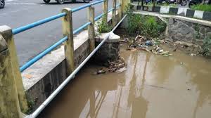 Kubah lava yang tumbuh membesar menyebabkan ketidakstabilan. Nekad Bakar Diri Namun Tak Tahan Panasnya Api Pria Ini Nyebur Ke Selokan