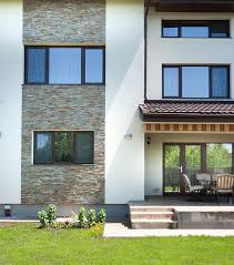 Totodata, joaca un rol important pentru designul exterior.tiva care desigur, preferintele tale au intaietate, cu atat mai mult cu cat te vei bucura atat de interior, cat si de exteriorul casei. Care Sunt Cele Mai Bune Materiale Pe Care Le Poti Folosi Pentru Fatada Casei Piatraonline