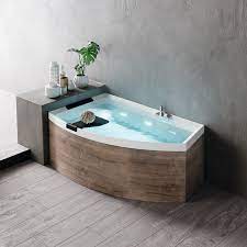 Disenia completa l'ambiente bagno offrendo anche numerose proposte di vasche da bagno disponibile in diverse versioni, materiali e finiture. Vasca Da Bagno Angolare Asimmetrica Divina O By Novellini Vasca Da Bagno