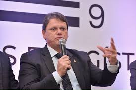 El ministro de transportes señaló que, debido a esta medida de fuerza, unas 30 naves decidieron pese a estas cifras, el ministro de transportes apuntó que 8.561 choferes han sido sancionados. Tarcisio Gomes De Freitas Pela Eficiencia Na Gestao