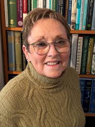 Former staff member receives honour from Coleg Cymraeg Cenedlaethol for  widening access work