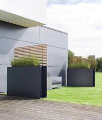 Sotomon Plantbox Designer Flowerpots Planters From Conmoto All Information High Resolution Images Cads Garden Deco Small Backyard Patio Modern Garden