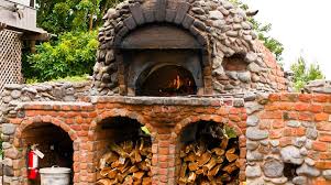 Chains of self supporting brick circles constructed on top of one another. 5 Reasons Why You Should Use Fire Bricks When Building A Pizza Oven