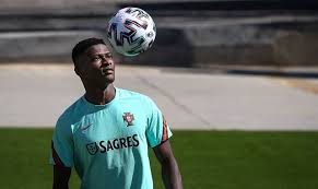 Nuno alexandre pereira mendes (born 7 april 1978) is a retired portuguese footballer who could play in defence and midfield. City Will Preis Fur Mendes Drucken