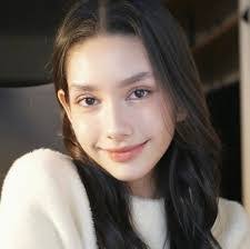 Keisha Serna's Instagram, Twitter & Facebook