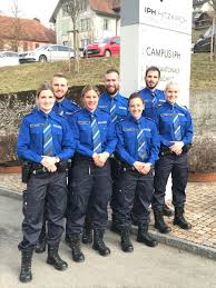 Es twittern zu bürozeiten f. Zuger Polizei On Twitter Wir Begrussen Unsere Neuen Kolleginnen Und Kollegen Sie Haben Die Ausbildung An Der Interkantonalen Polizeischule In Hitzkirch Erfolgreich Abgeschlossen Wir Freuen Uns Auf Euch Zugerpolizei Gemeinsamfurzug Ausbildung