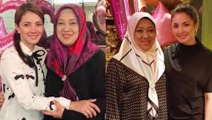 Dirinya merasa merdeka karena 5 hariterkungkung di dalam rumah, kecuali saat sekolah dan sekarang, akhir pekan. Siapa Ibu Fazura