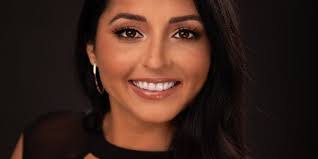 Samantha Selig's Instagram, Twitter & Facebook