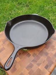 Unmarked 12 Wagner 1960 S Large Iron Skillet 100 Flat Etsy Cast Iron Cleaning Cast Iron Cast Iron Cookware