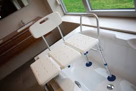 Safety 1st 360° drehbarer badesitz, ergonomischer sitz für die badewanne mit rollball und 4 saugnäpfen, nutzbar ab ca. Badewannensitz Duschhilfe