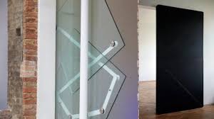 La Porte Design Evolution Door Qui S Ouvre De Maniere Originale Porte Design Design Door