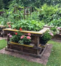 Strick Blume S Unsere Hochbeete Aus Paletten Zweiter Post Garten Ideen Garten Und Paletten Garten