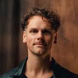 Praise (feat. Brandon Lake, Chris Brown & Chandler Moore)