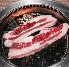Roast beef slices on grey marble background. Masak Beef Slice Grill Jual Paket Grill Beef Slice Wagyu Barbeque Bbq 200gr Garlic Teriyaki Jakarta Selatan Sukinabe Tokopedia Beef Slice Siap Di Grill Kemonodensetsu