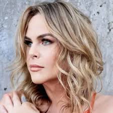 Lisa Donahey — Dream Me Home for Christmas: тексты песен, клипы и концерты