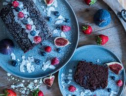 Eiskalter frosecco mit honigmelone, erdbeeren, wodka & prosecco. Schokoladiger Genussmoment Schoko Kokos Kuchen Mitliebezurtorte