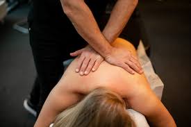 Brystsmerter kan være både akutte og langvarige. Smerter Mellom Skulderbladene Og Bryst Meraki Helse