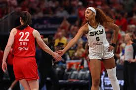 Caitlin Clark out at least two weeks with quad injury - Yahoo Sports