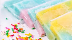 Bagi menjadi 3 bagian adonan, beri warna masing2 (merah, kuning, hijau). Menu Takjil Resep Es Gabus Pelangi Sedap Jadi Camilan Usai Buka Puasa