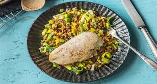 Gebratene Hahnchenbrust Rezept Hellofresh Rezept Hahnchenbrust Braten Porree Gemuse Einfache Gerichte