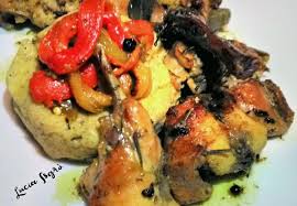 In una teglia scaldate tre cucchiai d.olio e rosolatevi lo spezzatino per alcuni minuti. Polenta Con Coniglio Arrosto E Peperoni Alla Brace Le Ricette Di Pantagruel