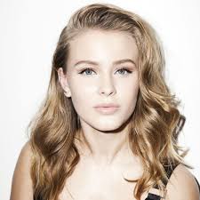 Larrson was born in solna, stockholm county, sweden and grew up in tallkrogen in enskede, south of stockholm. Zara Larsson Fan Lexikon