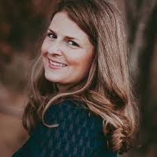 Sara Devries's Instagram, Twitter & Facebook