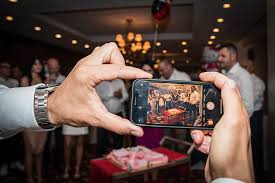 * minim 1000 poze pe cd * 100 poze printate la restaurant (imprimanta foto portabila) * 2 x poze a4 in rama * album foto 20 x 40 hartie mata. Fotograf Botez Brasov