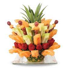 Muchos suelen utilizar las frutas para realizar centros de mesa o adornar ambientes hoy te explicaremos como hacer arreglos frutales artificiales. Centros De Mesa Con Frutas Y Arreglos Frutales Centros De Mesa Comestibles Centros De Mesa Con Frutas Tallado De Frutas Y Verduras