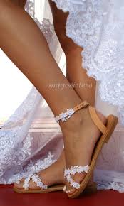 Sie ist durch große luftigkeit und (meist) leichtigkeit gekennzeichnet. Handgefertigt Zu Bestellen Spitze Sandalen Braut Sandale Hochzeit Schuhe Weisse Spitze Hochzeit Sandalen Flache Spitze Sandalen Strand Sandalen Bo In 2020 Bridal Sandals Lace Wedding Sandals Wedding Sandals