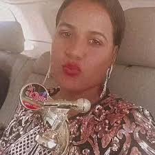 Muchas gracias a Dios, luego a mi amada familia, a mi madre  @eugeniaperez1820 a mi amado @nelsonyei Nelson Jiménez, mi querida  @lauratallerdeletras y su esposo por tanto apoyo y tanto amor, a Salón ...