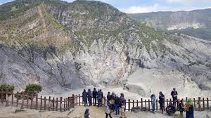 Asal mula tangkuban perahu bandung. Tangkuban Perahu Bandung Review Tiket Dan Alamat Destinasi Wisata Indonesia