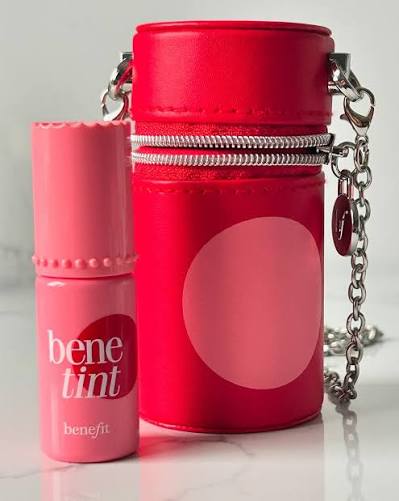 Check out the limited edition @benefitcosmetics Benetint & Bag Bundle Features a cute wearable zippered mirrored case with a full-size rose-tinted lip & cheek stain A few dots on lips and cheeks