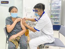 117.000 liều vắc xin astrazeneca đã được chia ra làm 49 kiện hàng, trong đó có 48 kiện, mỗi kiện 2.400 liều và 1 kiện lẻ với số lượng 2.300 liều. NgÆ°á»i Lá»›n Ä'a Tiem Váº¯c Xin Covid 19 Cáº§n Tiem Them Váº¯c Xin Gi