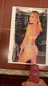 Chiara Ferragni cumtribute2 - Vídeos y Fotos Porno - EroMe