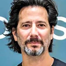 Avery McCallister (played by Henry Ian Cusick) outfits