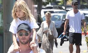 He has an older sister named india. Chris Hemsworth Gives His Daughter India Seven A Piggyback Ride Daily Mail Online