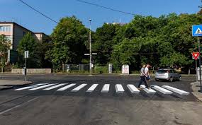 Rezultatul dezastruos al trecerii de pietoni 3d din ploiești, făcută după modelul celei din buzău. Ziua De Cluj Prima Trecere De Pietoni 3d La Cluj Napoca E AmplasatÄƒ In Zona Parcului Central