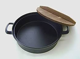Iwachu Nambu Ironware Cast Iron Sukiyaki Pan With Lid Amazon Co Uk Kitchen Home