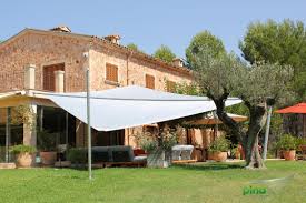 So schön eine terrasse insbesondere mit südausrichtung auch ist, ohne sonnenschutz können ihre besitzer sie kaum genießen. Elektrisch Aufrollbares Sonnensegel Auf Einer Terras