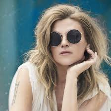 But there are other very popular bedroom pop acts that seem to break through and become quite popular. Melody Gardot Spotify