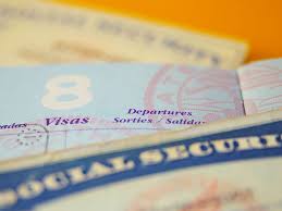 Beginning 09/08/07, the number holder's name is always printed on two lines, with the last name printed directly below the first and middle names. Social Security Card Und Allgemeine Arbeitserlaubnis Ead