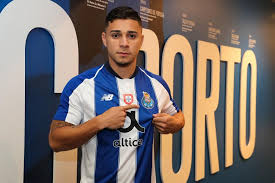 Com o porro a titular, o risto e o camacho como suplentes para utilizar, o francês vai ter que deixar o conforto do banco e sentar o cu na bancada (isto nos raríssimos dias em que estiver apto, claro). Oficial Joao Pedro E O Primeiro Reforco Do Fc Porto
