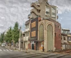 Masjid ini di desain oleh tiga arsittek luar biasa, yaitu howard ashley, hisham albakri, dan baharuddin kassim. Projects First Masjid In Kyoto Japan Launchgood