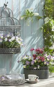 Deko Garten Fruhling Meinschoenergarten Egal Ob Tablett Egal Ob Tablett Jardiniere Oder Ka In 2020 Shabby Chic Garden Large Outdoor Planters Spring Garden