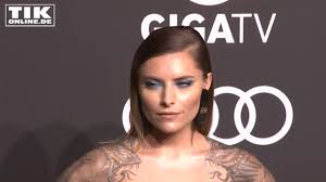 Personalized leather products design and manufacture a variety of uses.hobby also includes photo. Sophia Thomalla Zeigt Nackte Haut Und Heisse Tattoos Youtube